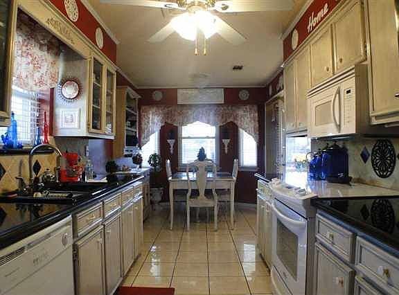 4th image of 1101 Briarmeadow Dr