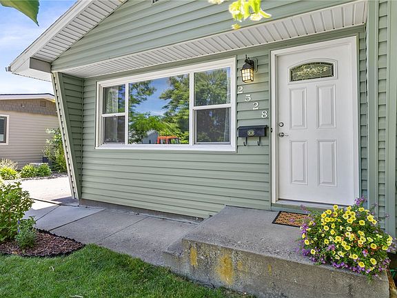 2nd image of 2528 Burlington Ave