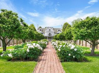 155 Hill St APT 21, Southampton, NY 11968