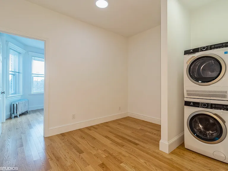 31 Queensberry St #16 — Photo 4