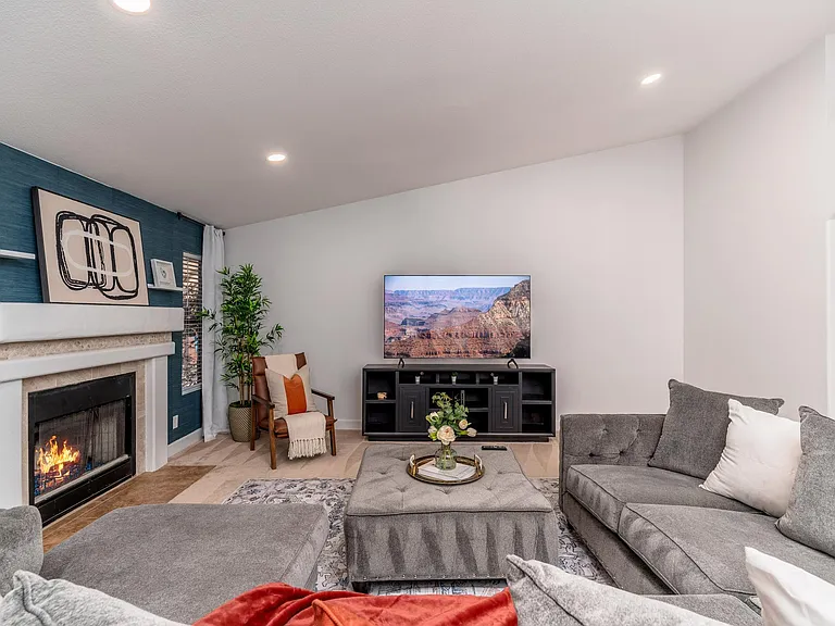 5139 E Fellars Dr — Photo 9
