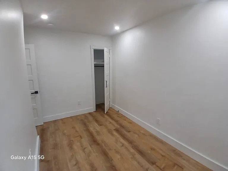 537 E Mayland St — Photo 13