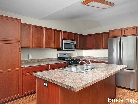 3rd image of 648 Oriole Ct