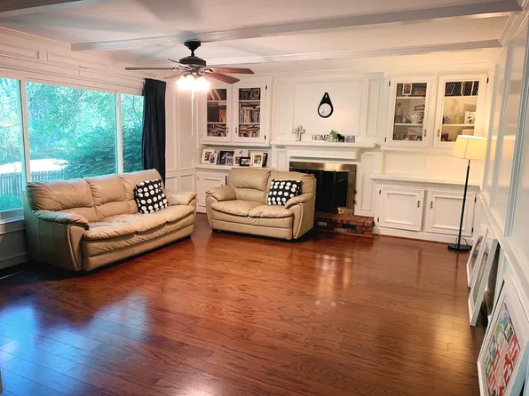 406 Whitree Ln, Chesterfield, MO 63017