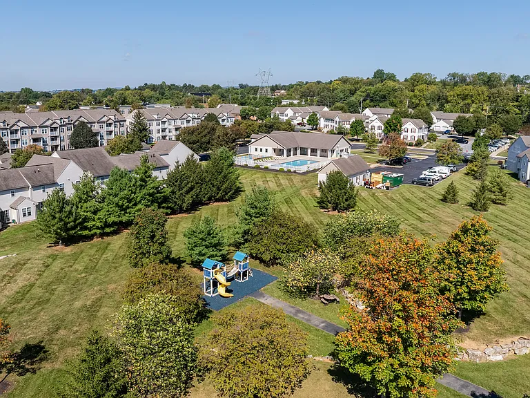 Newport Commons — Photo 40