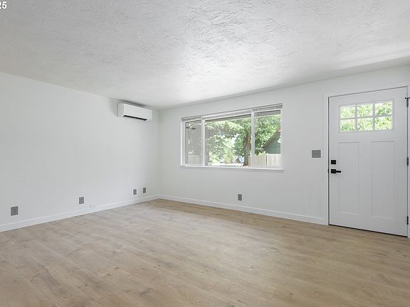 5th image of 2817 Applewood Ln