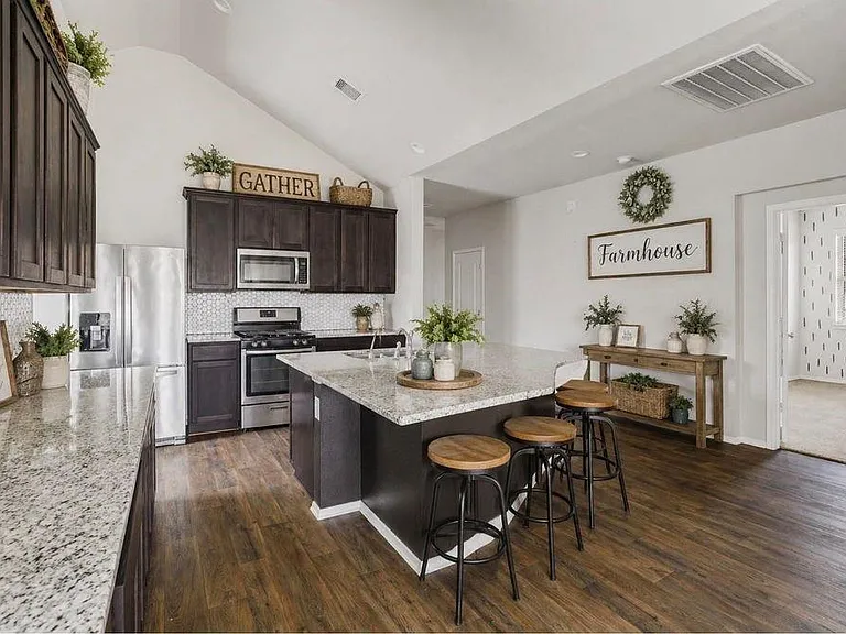 20509 Vaughn Forest Ct — Photo 3