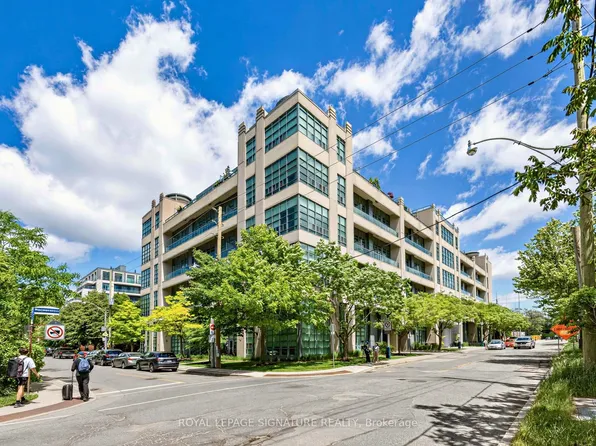 380 Macpherson Ave #422, Toronto, ON M4V 3E3