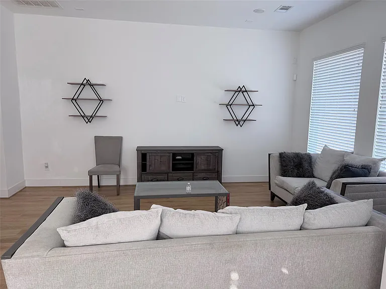 5928 Conley St — Photo 3