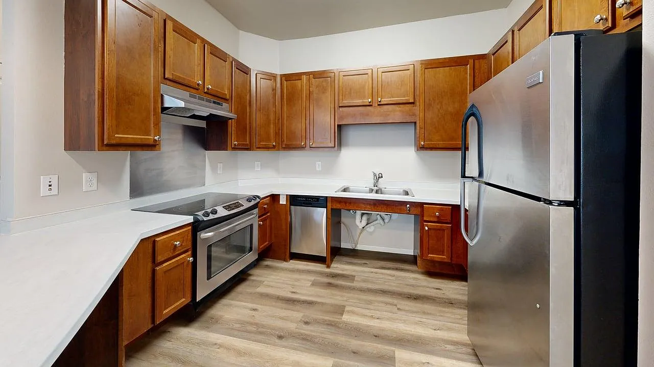 Eagle Crest Apartments — Photo 1