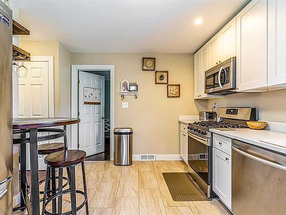 5th image of 679 Irene St
