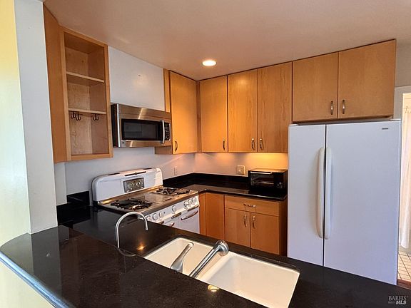 4th image of 71 Rocca Dr