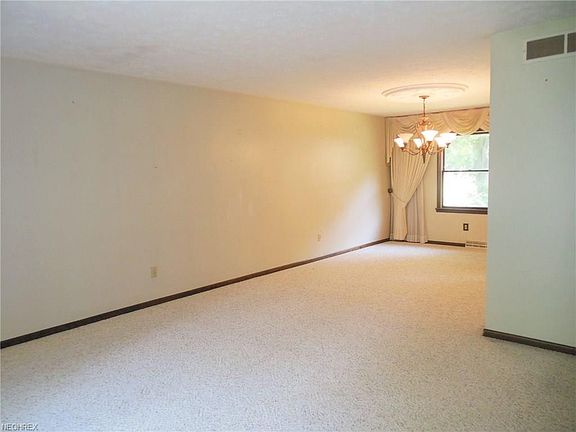 4th image of 36611 Westfield Dr