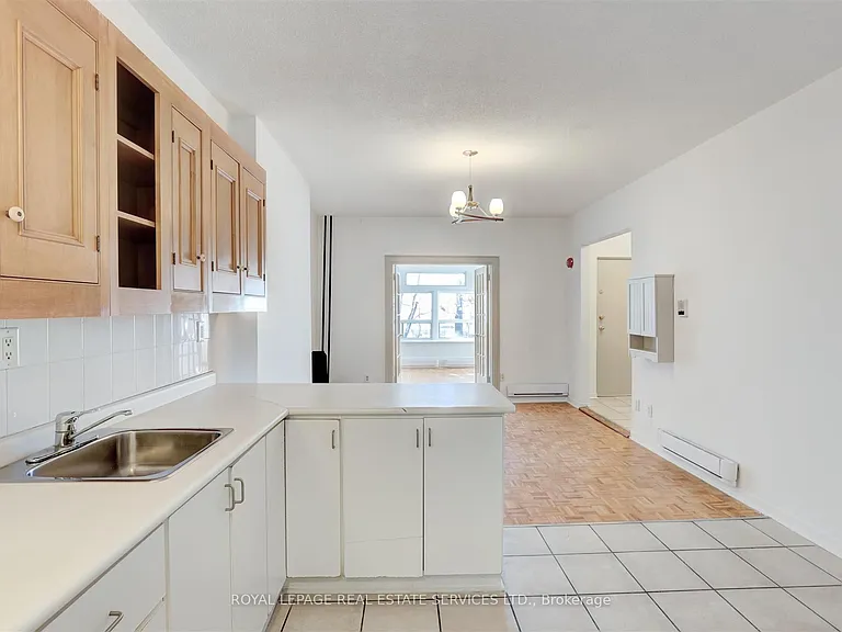 1530 King St W #101 — Photo 9