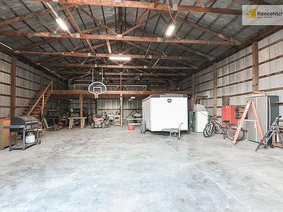 AMAZING 40'x60' outbuilding/barn.