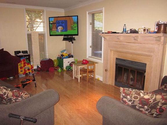 Living Room w/fireplace