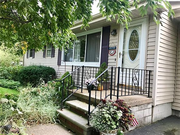 5th image of 800 Greenlawn Ave
