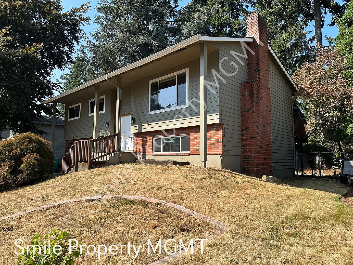 Remodeled Split - Level House in a Quiet Community — Photo 2