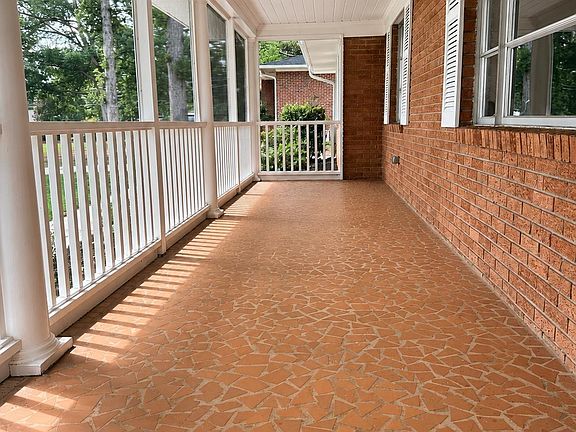 3rd image of 103 Oak Forest Dr