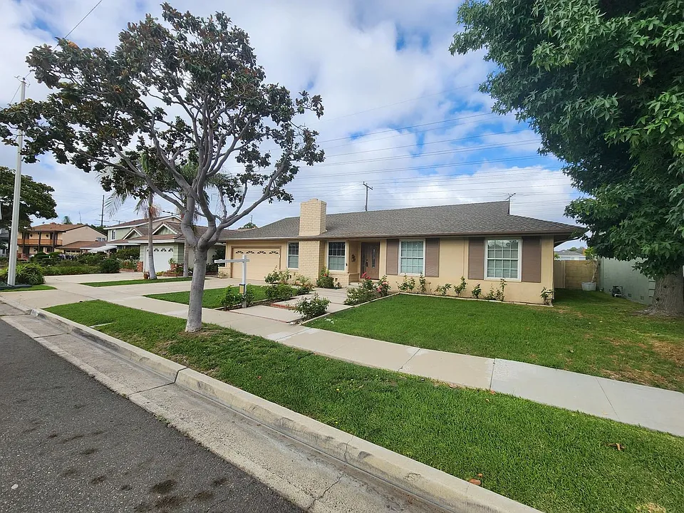 18927 Santa Mariana St