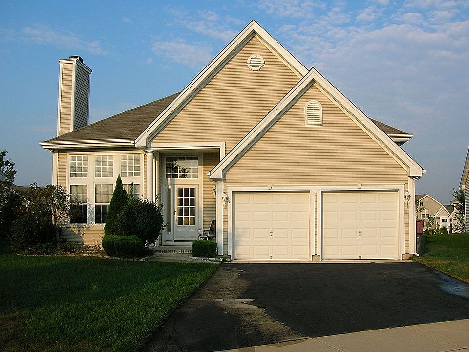 5 Woodlake Ct