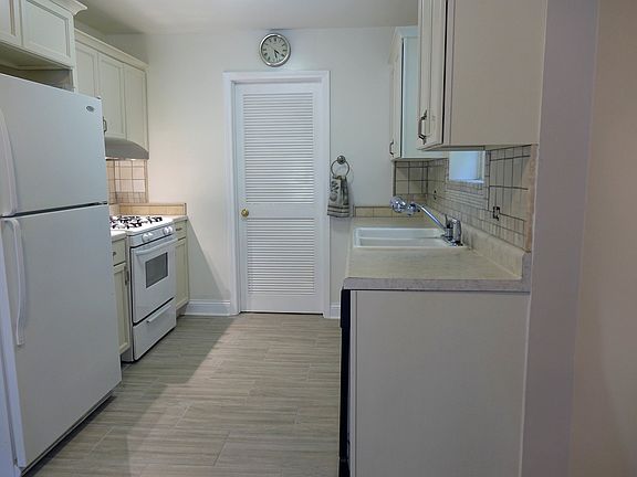 5th image of 345 Sherman Ave #1F