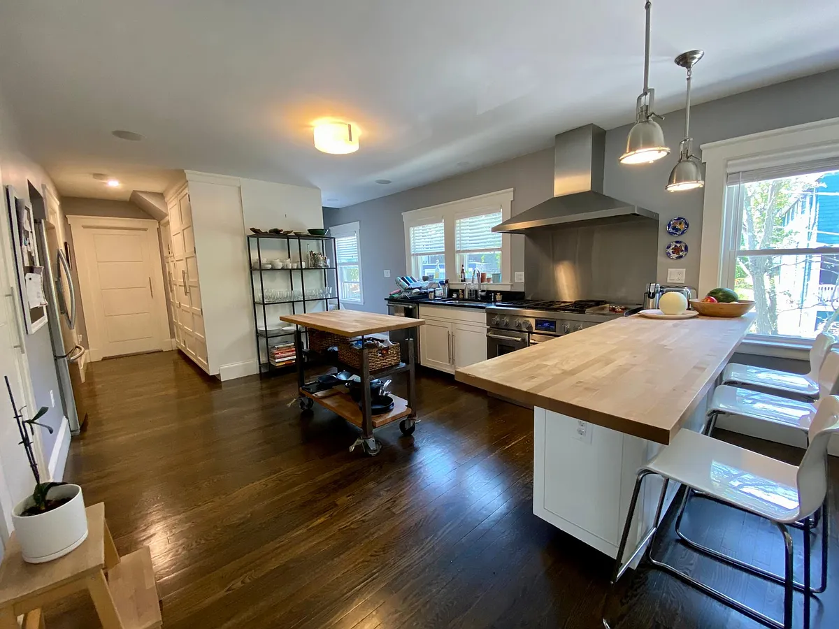 Building Photo - 55 Eliot Cres #2
