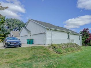 223 Menhall Dr, Edgerton, WI 53534