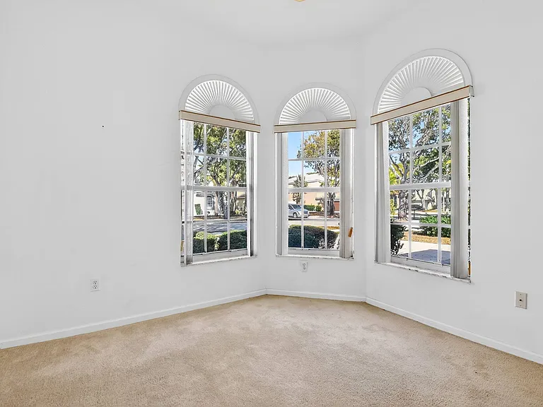 2431 Westmont Dr — Photo 36
