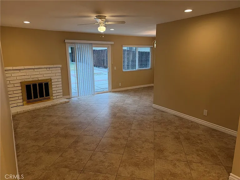 511 Mariposa Ave — Photo 5