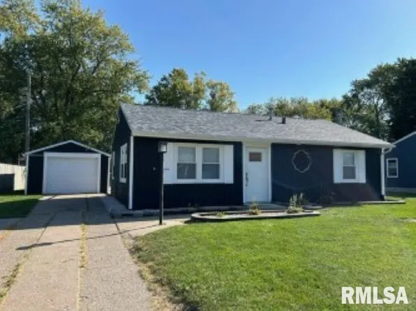 7001 N Pine St, Davenport, IA 52806