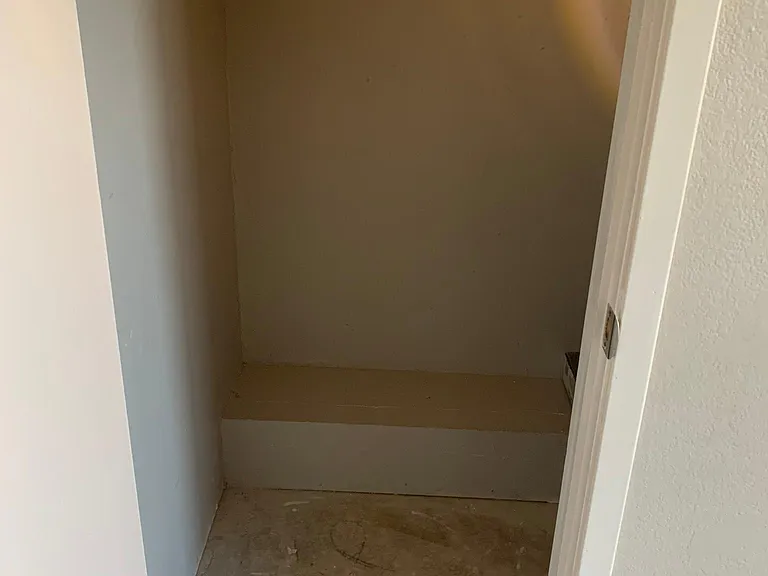 1443 Spring Valley Cmn — Photo 2