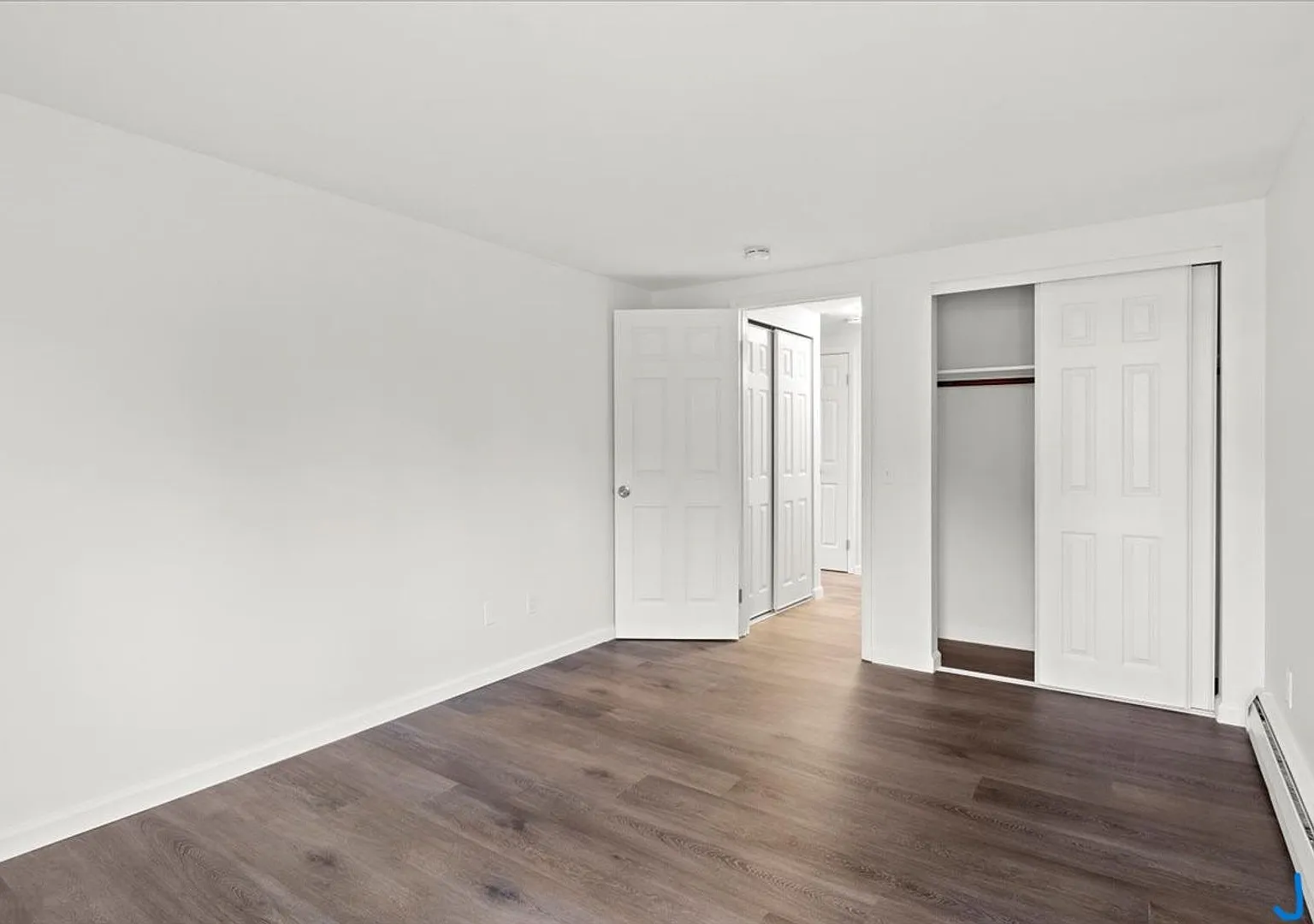 Burke Crest Apartments — Photo 4