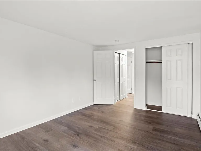 Burke Crest Apartments — Photo 36