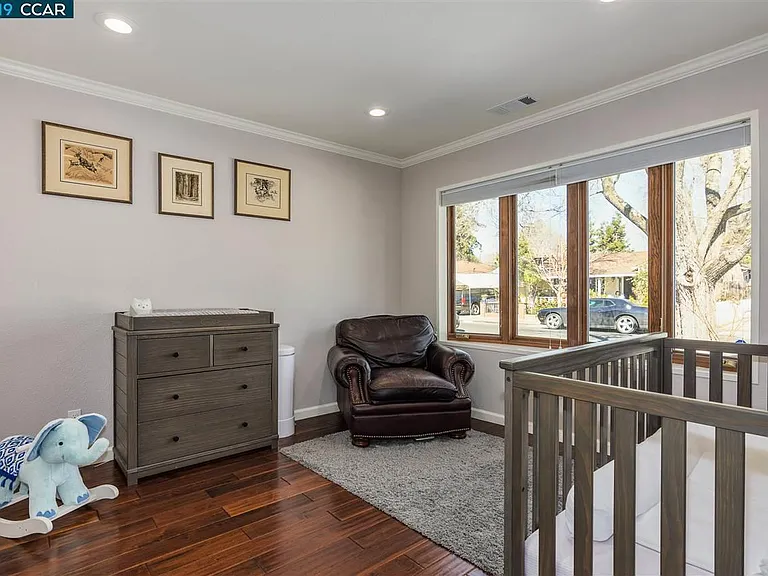 2366 Fairfield Ave — Photo 7
