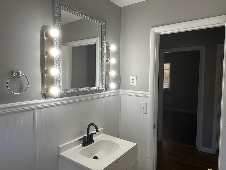 1072 Hudson Ave — Photo 6