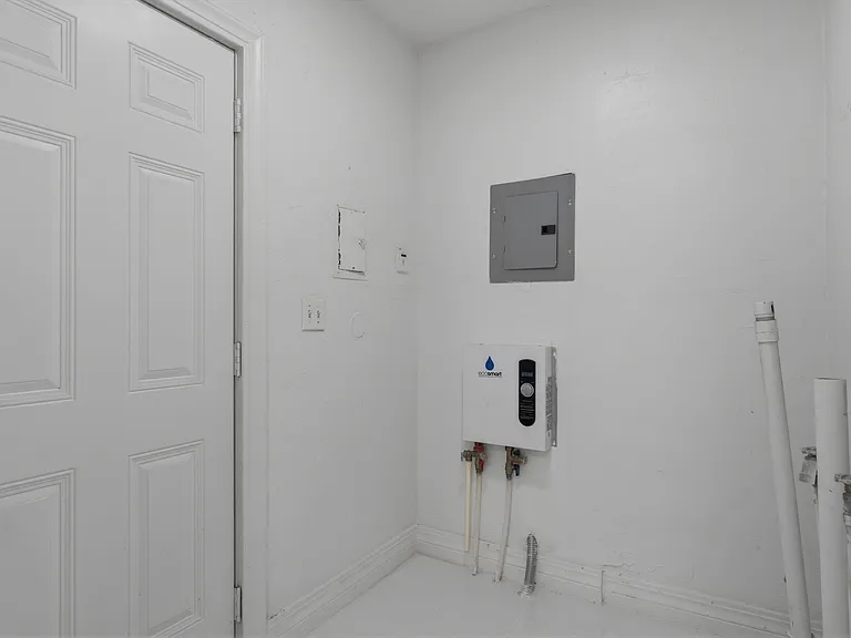 831 NE 24th St #1 — Photo 18