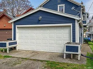 3 bed, 2.5 bath, 2459 sqft, $2,450 — Photo 4