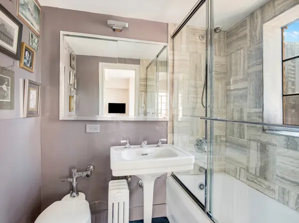 320 East 42nd Street image 9 of 13