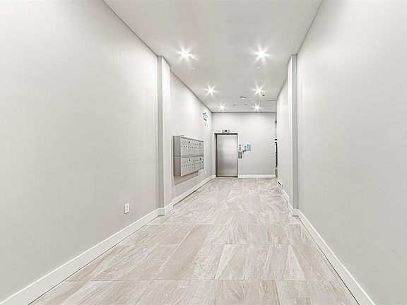 2nd image of 3050 Kingsway #301