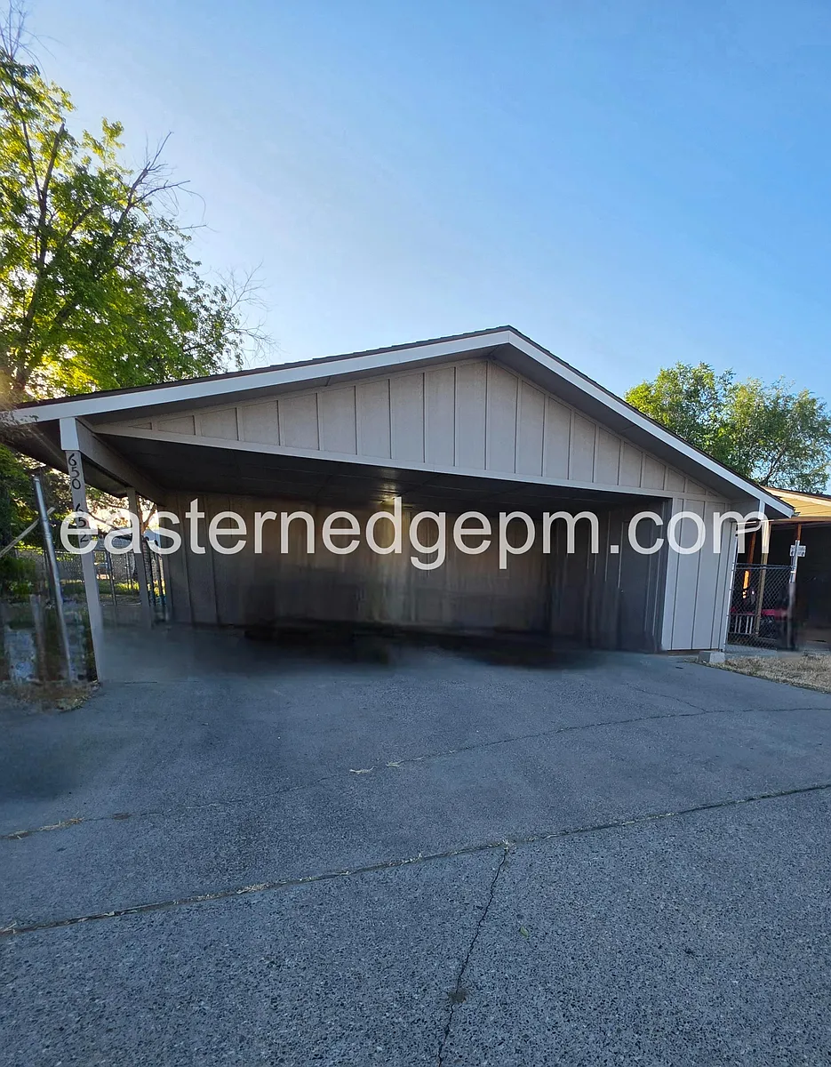 Building Photo - 650 NW 6th St #652