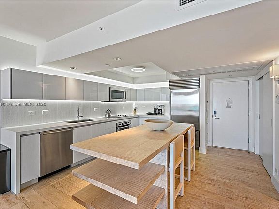 5th image of 102 24th St APT 1127