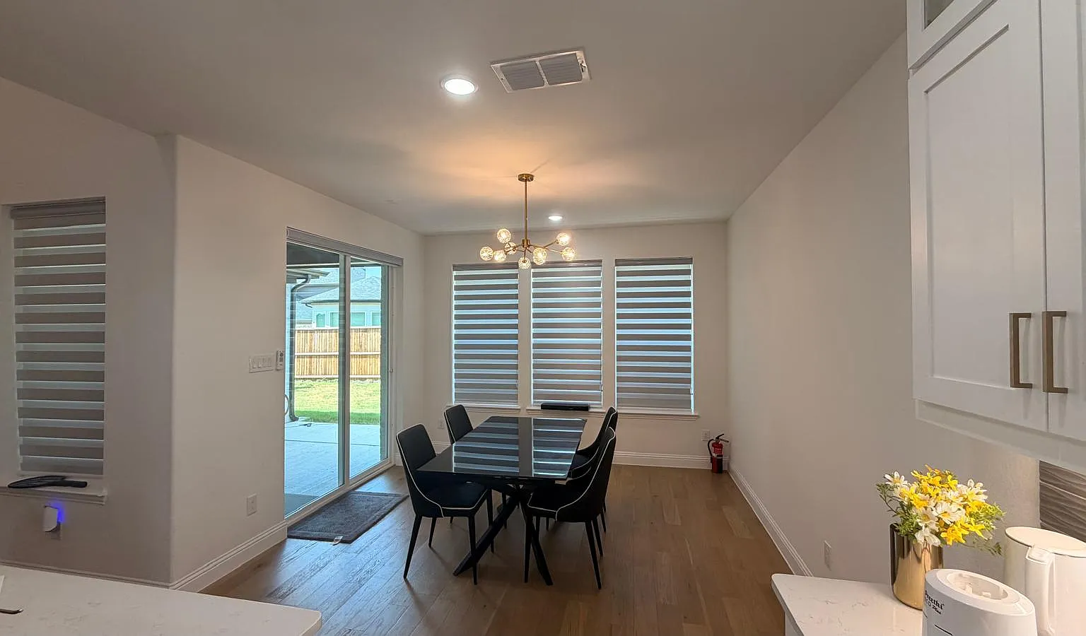 4 bed, 3.5 bath, 3100 sqft, $4,200 — Photo 3