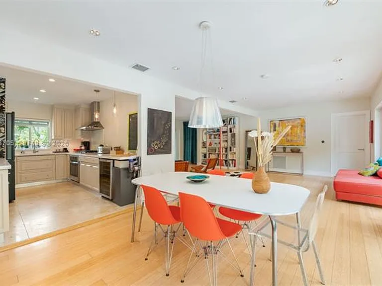 5800 SW 50th Ter — Photo 7