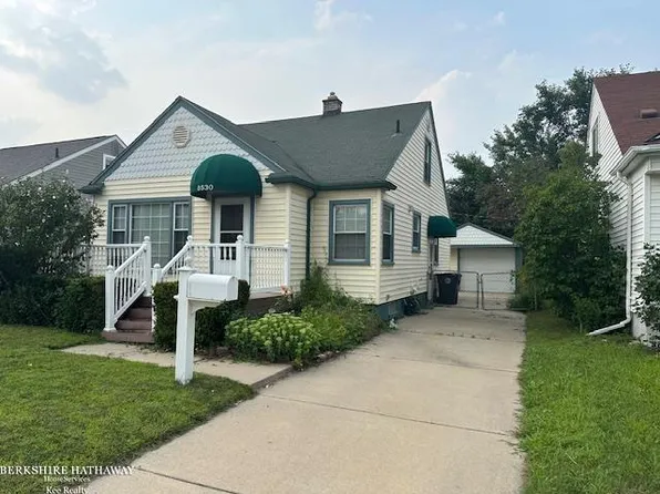 8530 Saratoga St, Oak Park, MI 48237