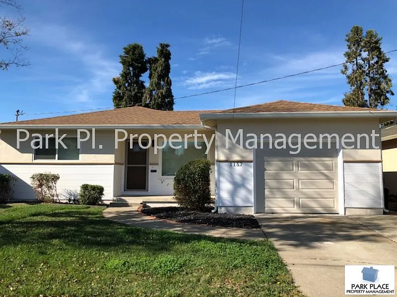 1157 Hillcrest Ct photo 1