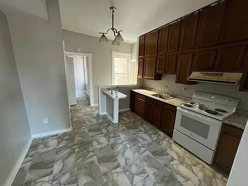 170 3rd St #3 Photo 1