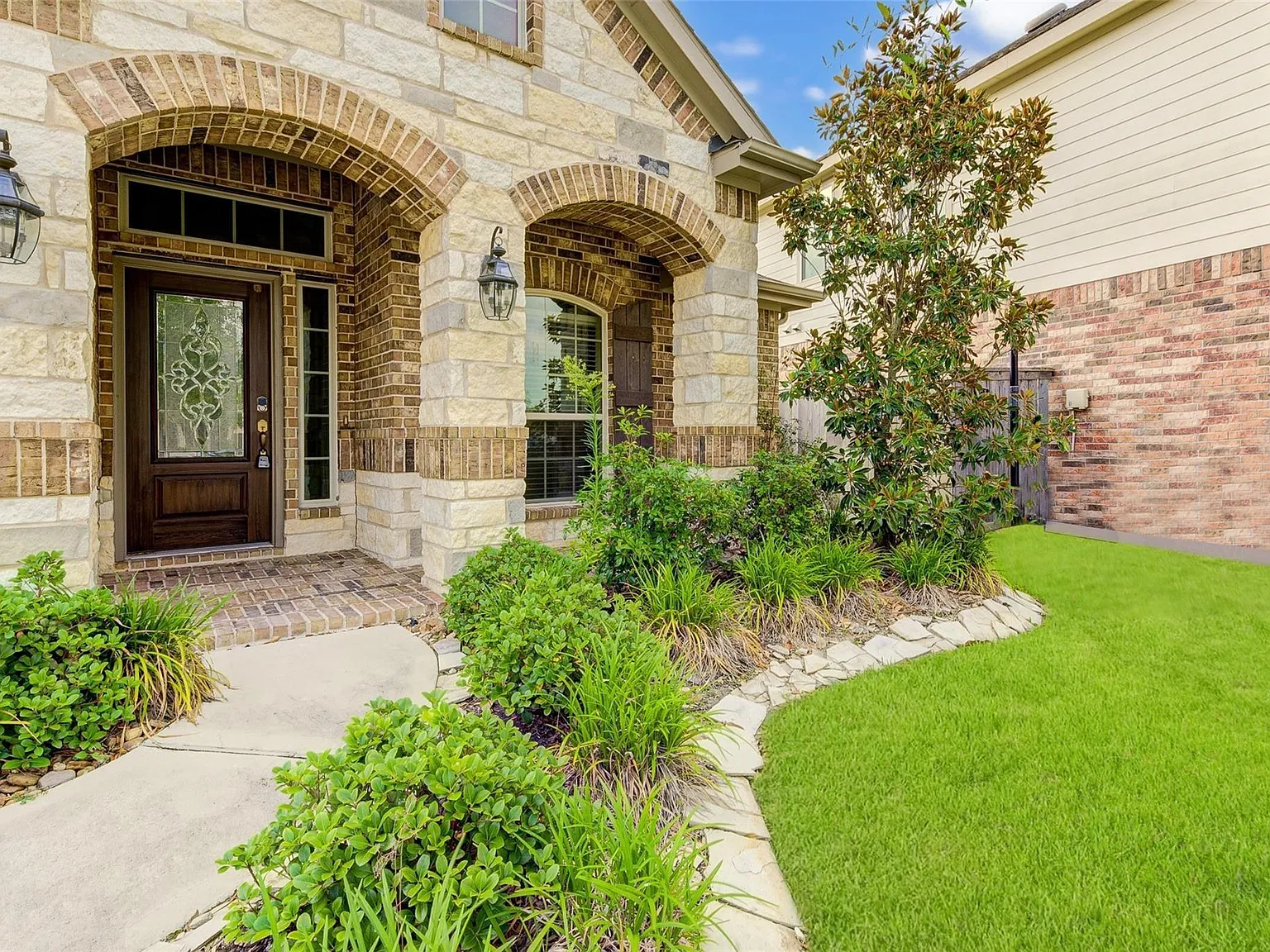 4 bed, 2.0 bath, 2094 sqft, $2,750 — Photo 3
