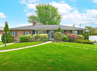 407 Larkfield Rd, East Northport, NY 11731