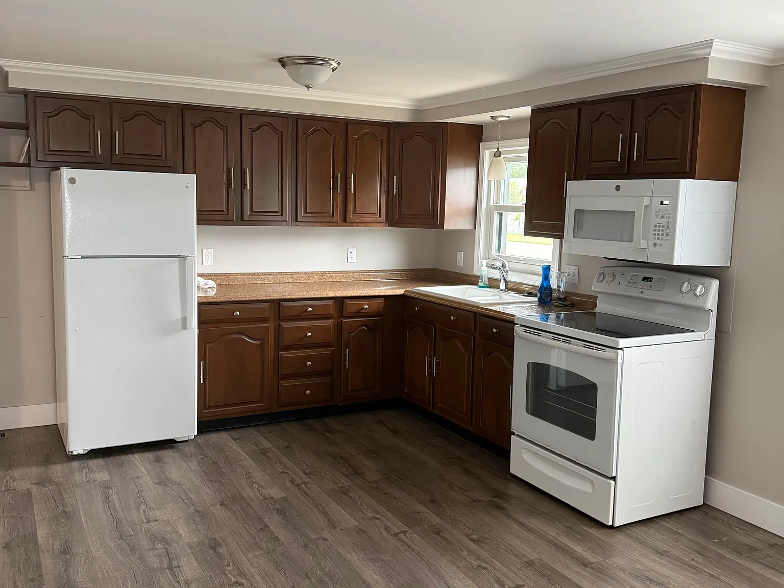3 bed, 1.5 bath, 1100 sqft, $2,000 — Photo 4